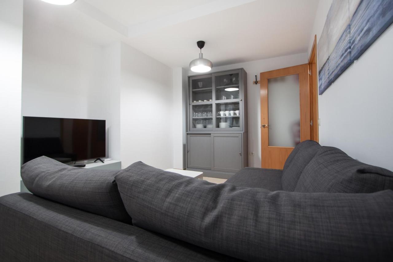 Esguil, Apartamento Con Piscina, A 3 Km De La Playa Vut-2995-As 利亚内斯 外观 照片