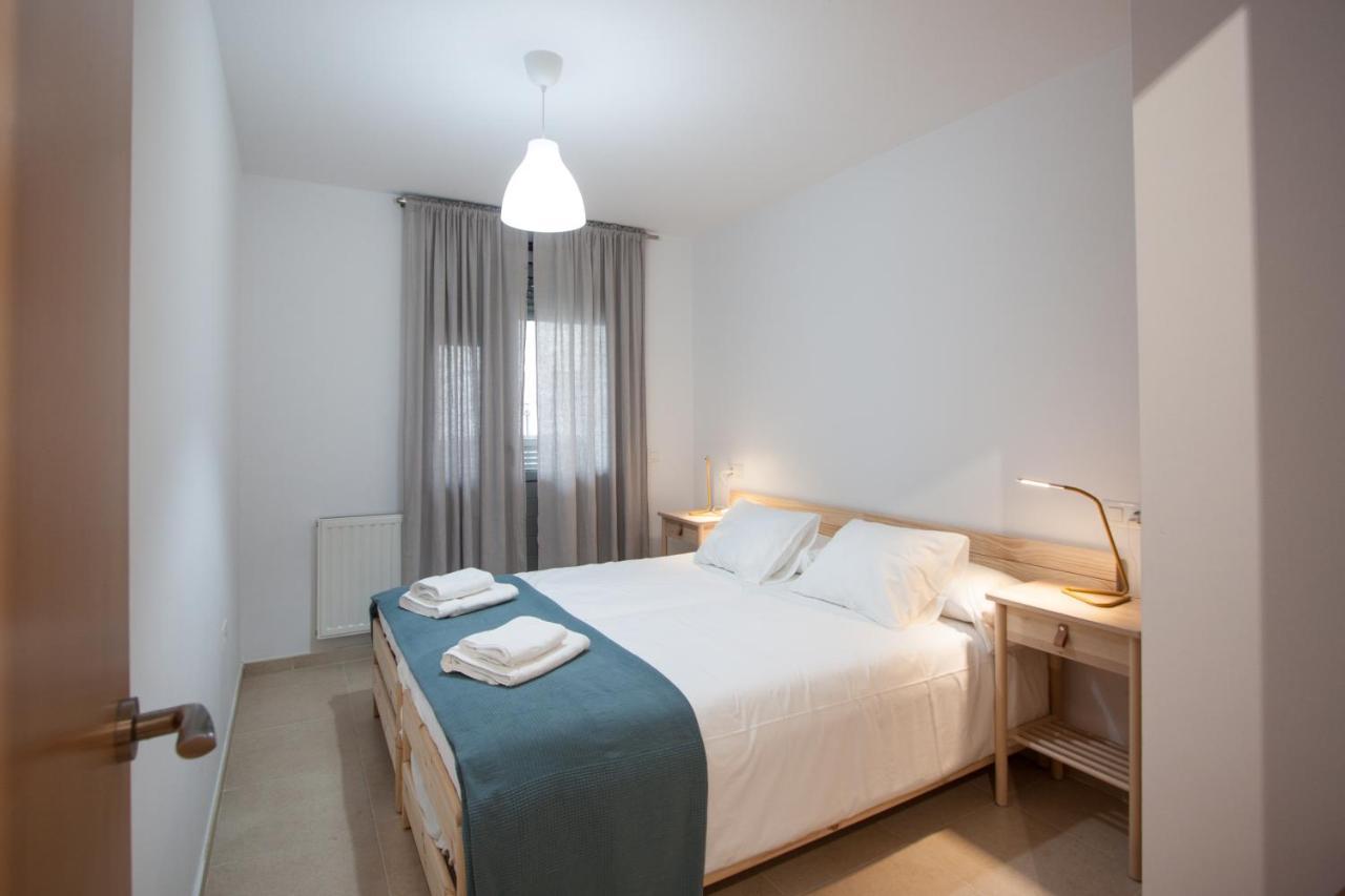 Esguil, Apartamento Con Piscina, A 3 Km De La Playa Vut-2995-As 利亚内斯 外观 照片