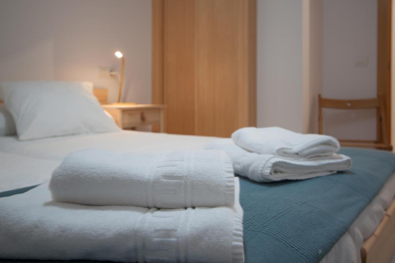 Esguil, Apartamento Con Piscina, A 3 Km De La Playa Vut-2995-As 利亚内斯 外观 照片