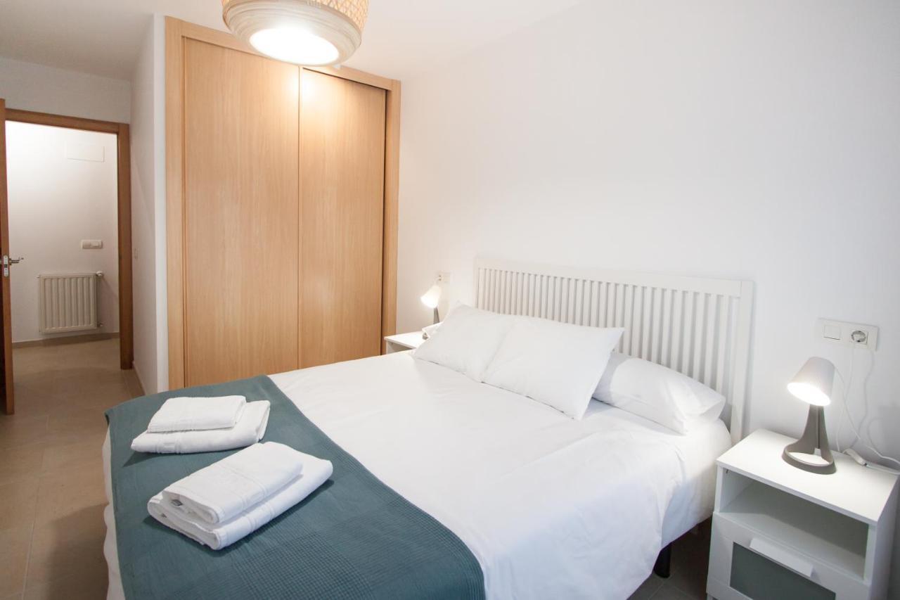 Esguil, Apartamento Con Piscina, A 3 Km De La Playa Vut-2995-As 利亚内斯 外观 照片