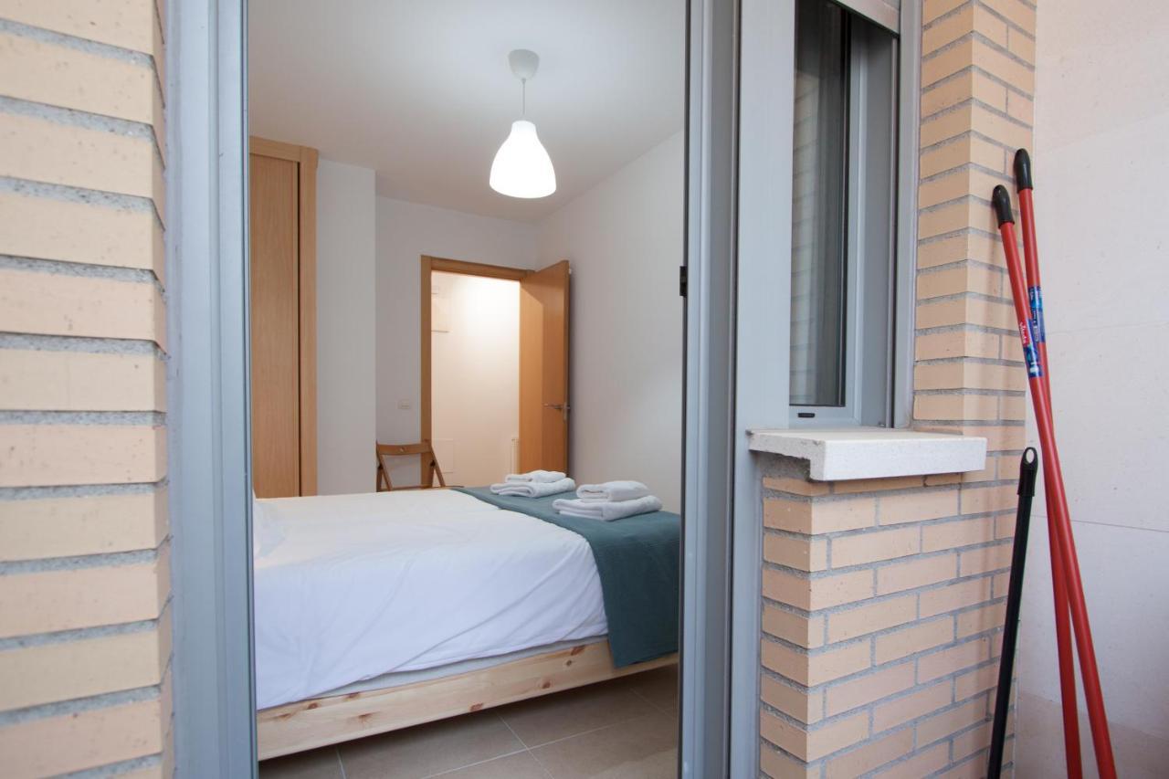 Esguil, Apartamento Con Piscina, A 3 Km De La Playa Vut-2995-As 利亚内斯 外观 照片