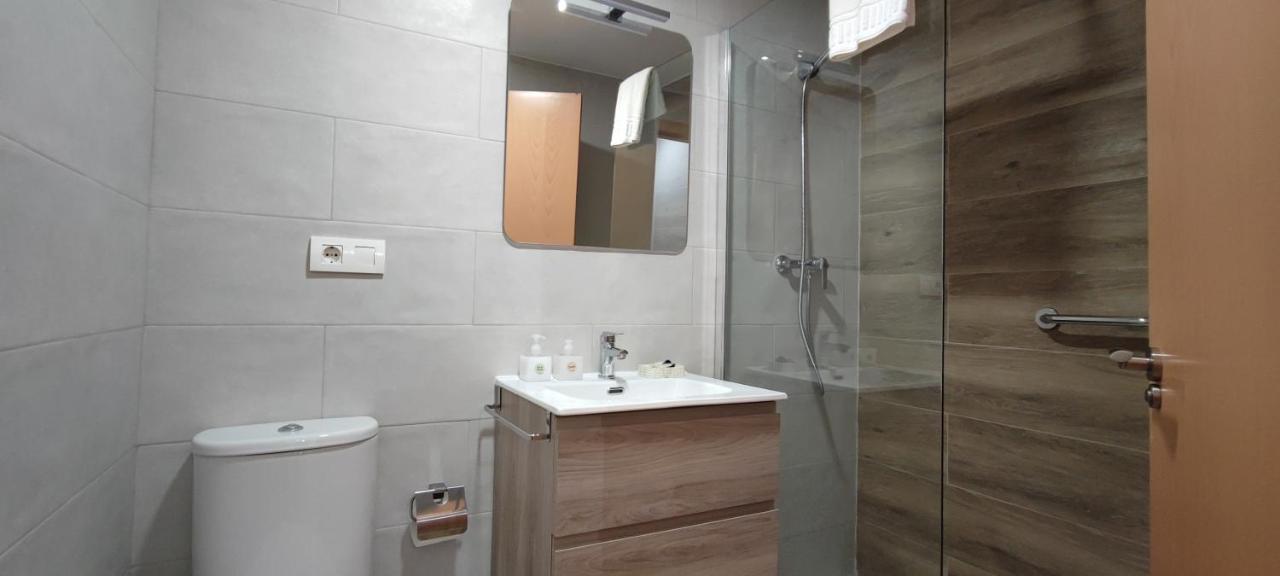 Esguil, Apartamento Con Piscina, A 3 Km De La Playa Vut-2995-As 利亚内斯 外观 照片